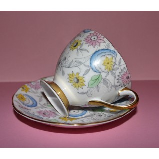 Vintage floral pattern cup...
