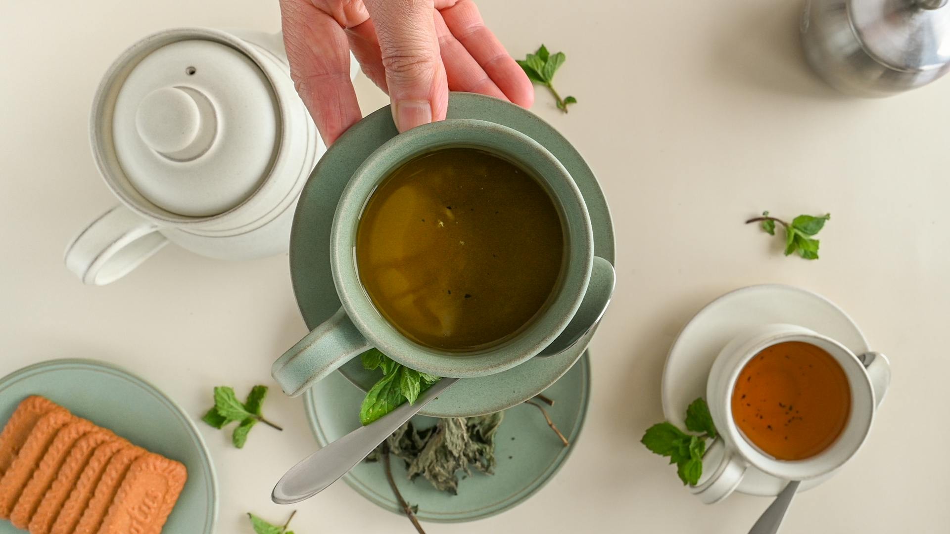 13-cups-and-saucers